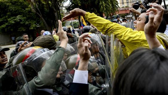 Condenan autogolpe en Venezuela.
