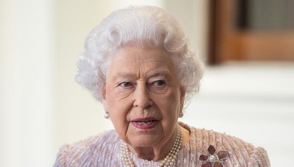 Isabel II del Reino Unido siempre lleva el cabello impecable y su peinado se ha convertido en una de sus señas de identidad a lo largo de los años. (Foto: AFP)