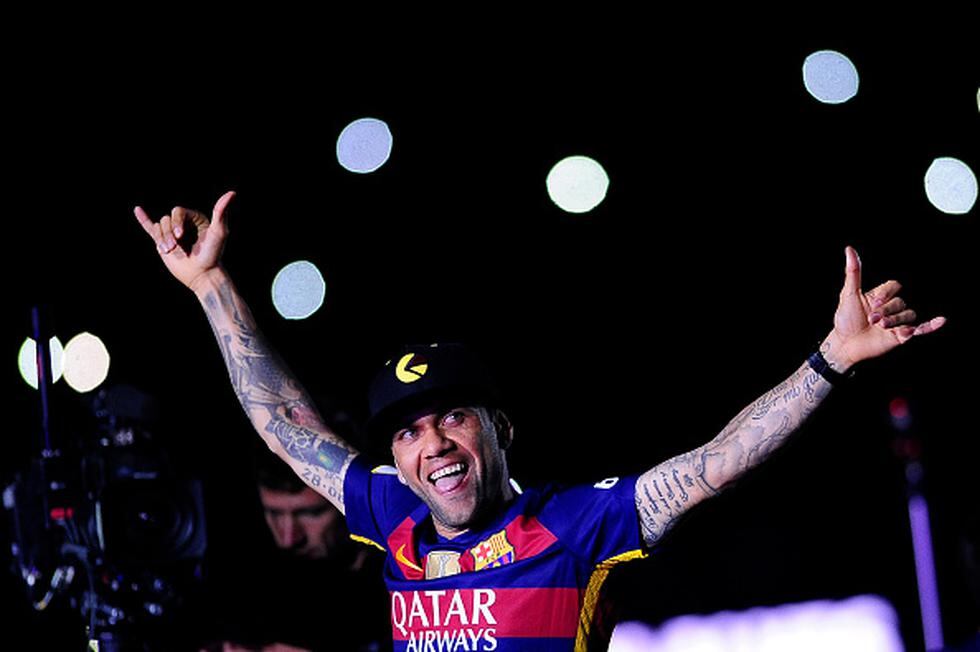 Dani Alves conquistó 23 títulos con Barcelona en 8 años. (GETTY IMAGES)
