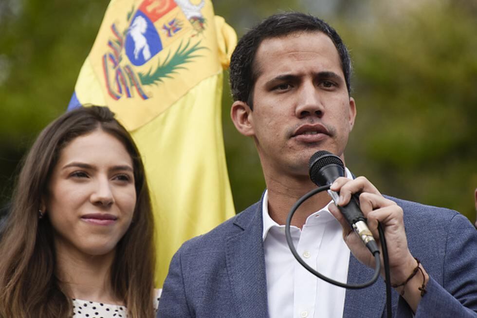 "El FAES está en mi casa, preguntando por Fabiana (su esposa). En este momento la dictadura cree que nos va a amedrentar", aseguró Guaidó. (Getty)