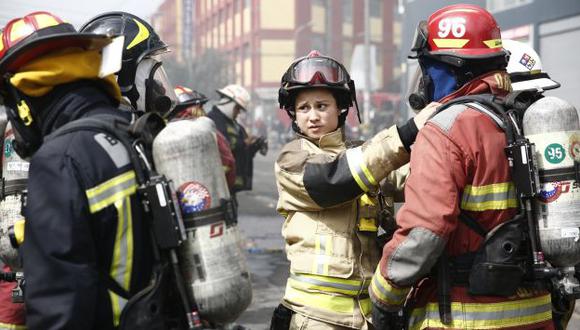 Cada equipamiento para un bombero cuesta 15 mil soles aproximadamente. (Rafael Cornejo)