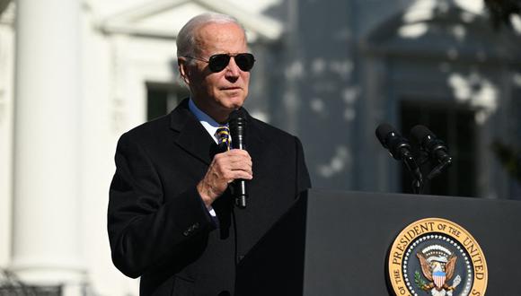 El presidente de los Estados Unidos, Joe Biden, pronuncia un discurso antes de perdonar al pavo nacional de Acción de Gracias, en el jardín sur de la Casa Blanca en Washington, DC, el 21 de noviembre de 2022. (Foto de SAUL LOEB / AFP)