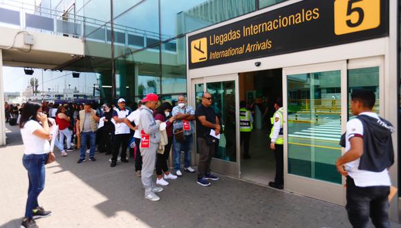 [Opinión] Aldo Mariátegui: El aeropuerto ha vuelto a ser un gallinero. (Foto: Hugo Curotto/ @photo.gec)