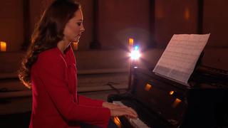 Catalina de Cambridge sorprende tocando el piano en un concierto de villancicos por Navidad