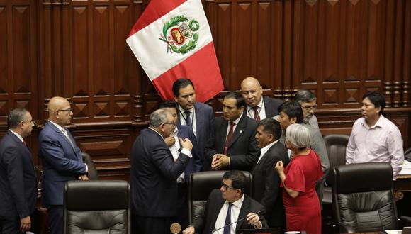 Parlamentarios de los bloques de izquierda insisten en su pedido de una consulta para una Asamblea Constituyente. (@photo.gec)