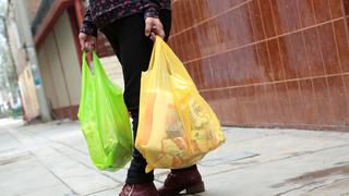 Impuesto a consumo de bolsas de plástico aumentará de S/ 0.20 a S/ 0.30 en 2021
