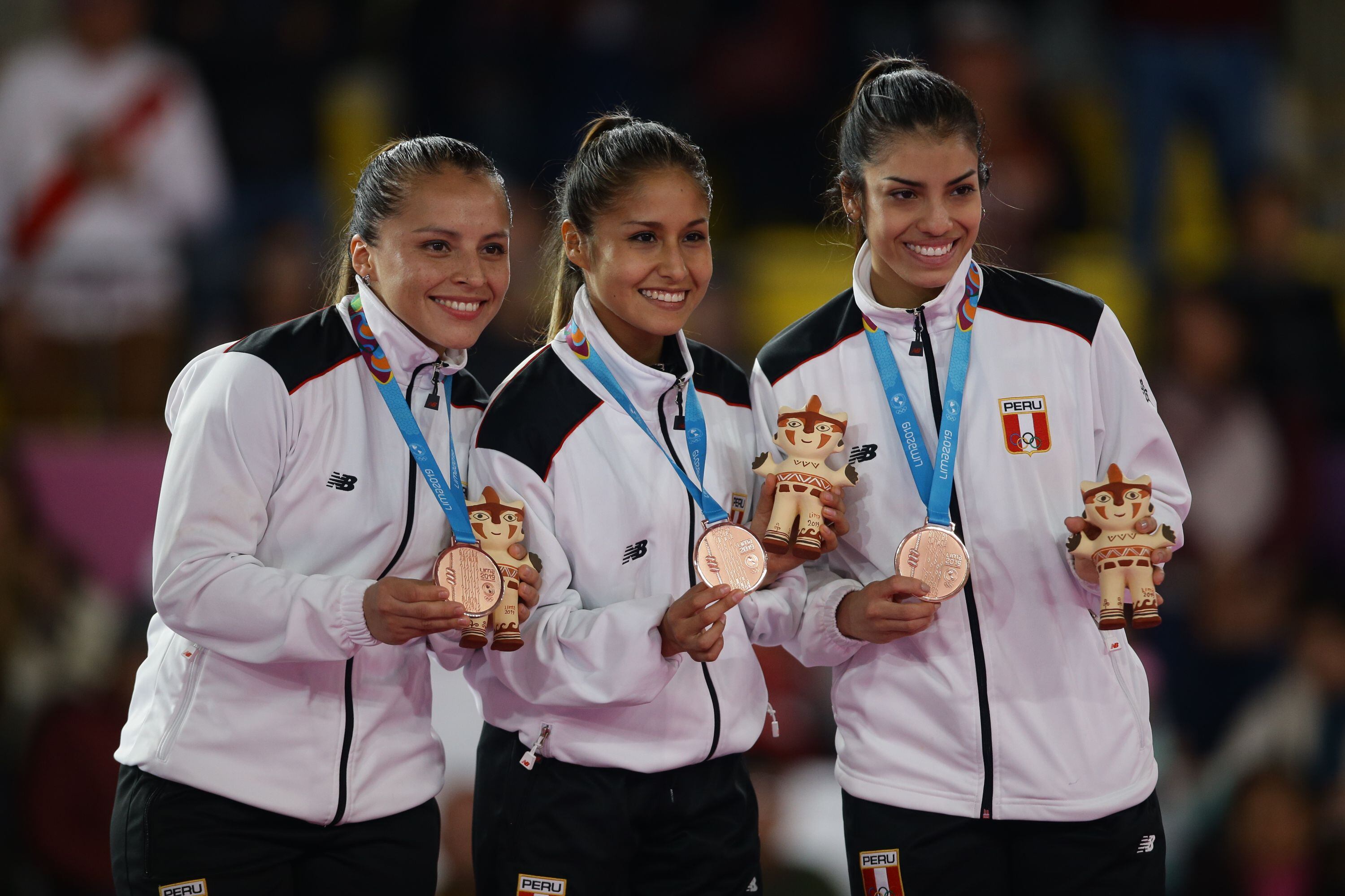 De izquierda a derecha, Saida, Sol y Andrea. Las tres consiguieron la medalla de bronce en karate de kata por equipos femenino. (GEC)