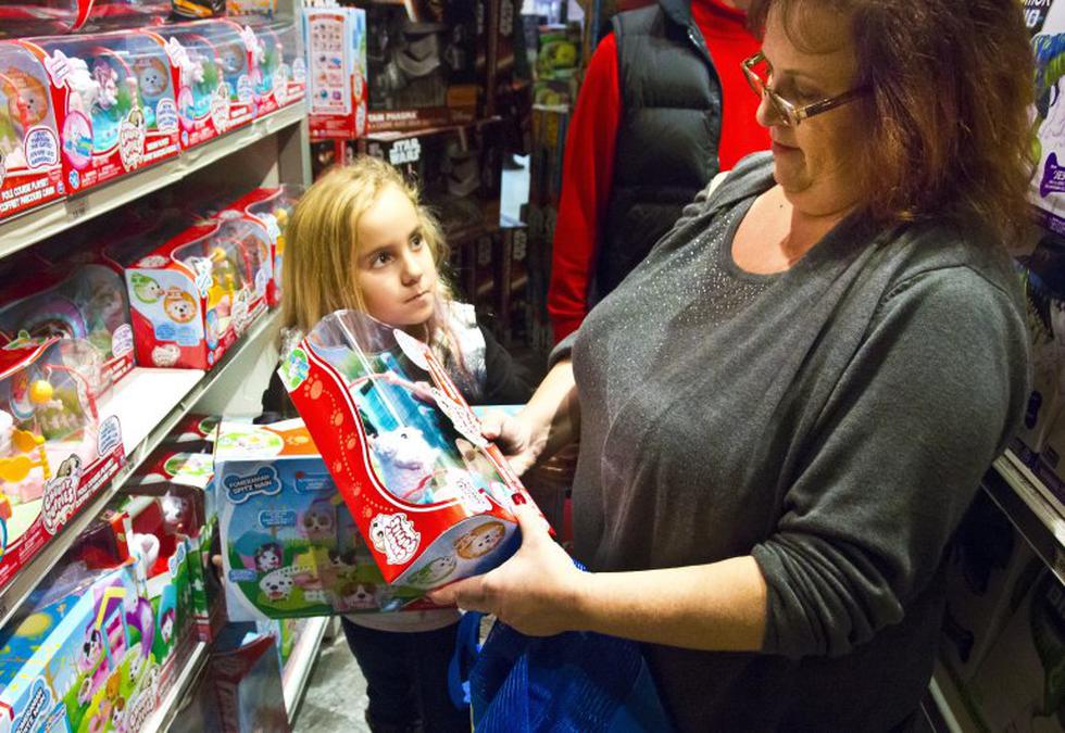 Toys R Us pidió una reestructuración bajo la ley de quiebras y juró permanecer abierta, pero sus ventas fueron deficientes durante la crucial festividad navideña. (Foto: AP)
