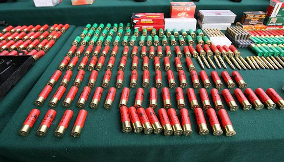 Policía incauta 850 cartuchos de escopeta camuflados en ómnibus en Punta Sal. (USI/Referencial)