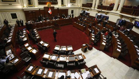 La oposición acusa al Ejecutivo de promulgar decreto mordaza. (Perú21)