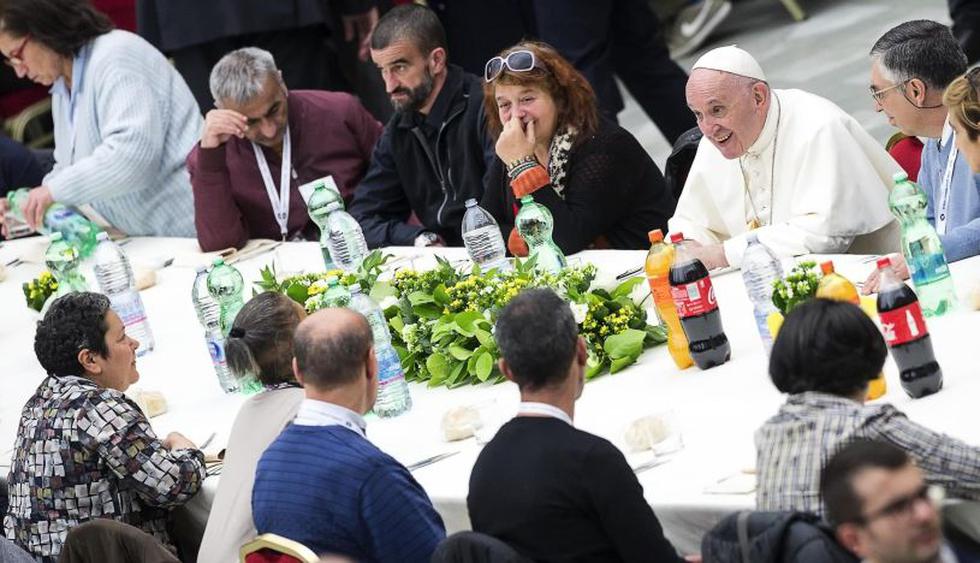 El papa Francisco almorzó con 1.500 indigentes y pidió escuchar el grito de los pobres | Foto: EFE