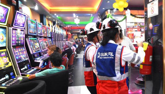 Durante un operativo de fiscalización, inspectores hallaron 10 trabajadores extranjeros, cuando laboraban en discotecas, bares y casinos. (Sunafil)