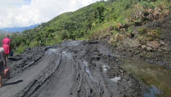 En los lugares afectados se identificó hundimiento de plataformas, deslizamiento de la carretera, daños en pontones, badenes y canales colapsados. (Foto: Andina)