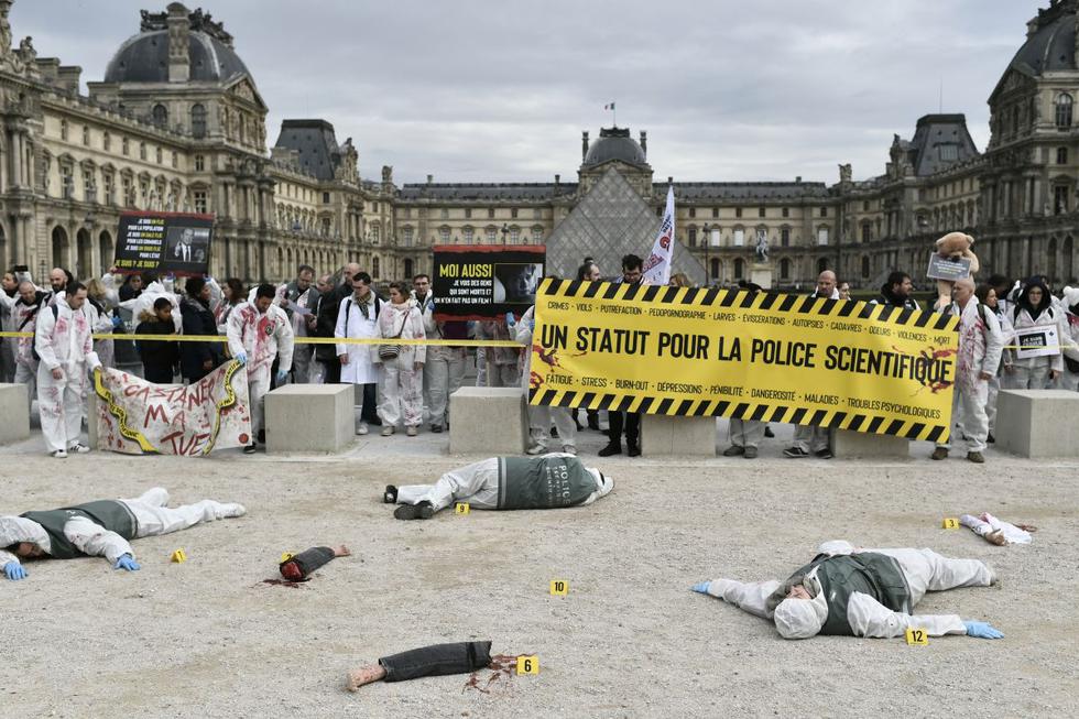 Los manifestantes, que eran de la policía forense, protestaban, entre otras cosas, contra la reforma de las pensiones propuesta por el gobierno francés.