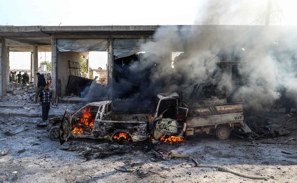 Al menos nueve personas, entre ellas dos niños, murieron en un atentado con coche bomba en la localidad de Tal Abyad, al norte de Siria, una zona bajo control turco, informó el Observatorio Sirio para los Derechos Humanos (OSDH), que cuenta con una amplia red de fuentes en este país en guerra. (Foto: AFP)