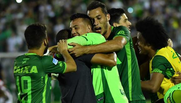 Así celebró el Chapecoense su paso a la final de la Copa Sudamericana. (AFP)