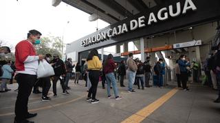 Metro de Lima: continúan las largas colas al mantener aforo al 37% por el COVID-19