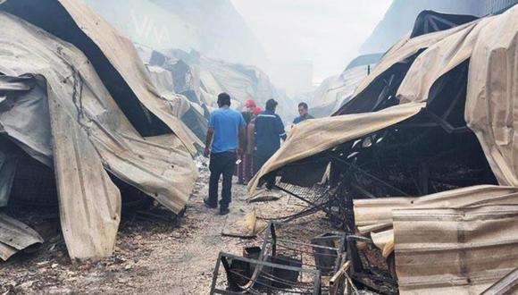 El ministerio del interior afirmó que hay más de 1.500 familias que quedaron damnificadas por el incendio en el mercado Mutualista. (Foto: Facebook Mercadito.Mutualista)