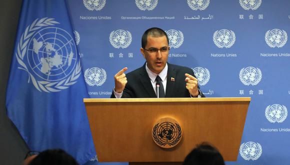 El Ministro de Relaciones Exteriores de Venezuela, Jorge Arreaza, habla ante los medios de comunicación en las Naciones Unidas. (Foto: AFP)
