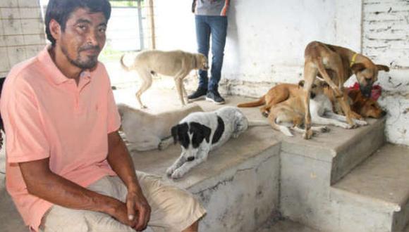 Edgardo Zuñiga recorre México rescatando perros abandonados. (EFE)