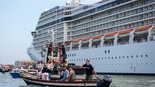 Primer crucero post-COVID zarpa desde Venecia en medio de protestas