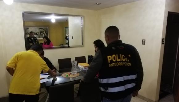 Exfuncionarios de la Municipalidad de Villa María del Triunfo acusados de corrupción fueron detenidos en operativo. (Foto: PNP)