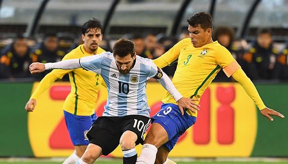 El Brasil vs Argentina se jugó en en septiembre, pero a los minutos del inicio se suspendió. (Foto: Getty Images)