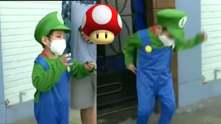 Niño disfrazado de ‘Luigi’ acompaña a su padre a votar 