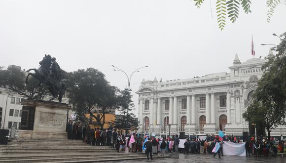 En 1997, el gobierno de Fujimori enrejó la plaza Bolívar (Juan Ponce/GEC).