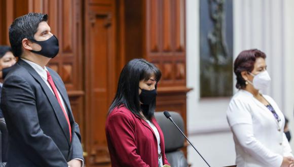 Pleno del Congreso guardó minuto de silencio tras fallecimiento de la hija de Marco Pichilingue. (Foto: Congreso)