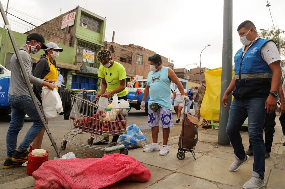 Ambulantes se encontraban vendiendo diversos productos en Barrios Altos pese a medida de aislamiento total. (Foto: MML)