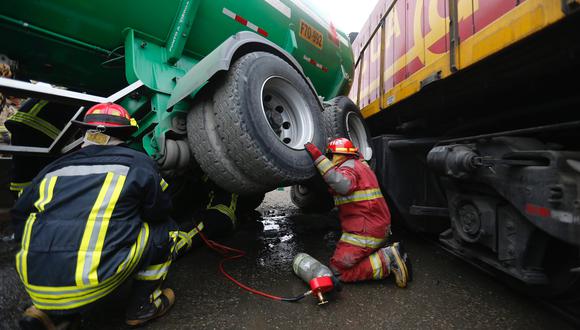 Camión impacta con cisterna repleta de gas. (Foto: HugoCurotto)