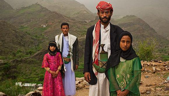 Foto ganadora del World Press Photo 2011 retrata a niñas con sus esposos.(National Geographic)