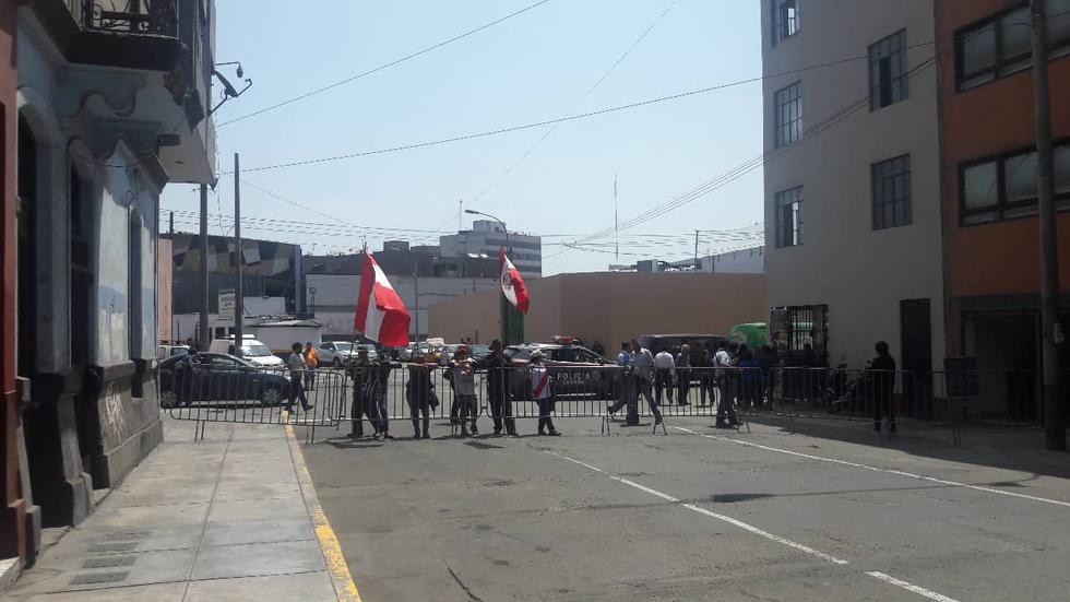 Calles aledañas a la Sala Penal Nacional se encuentran enrejadas. (Liz Saldaña/Perú21)