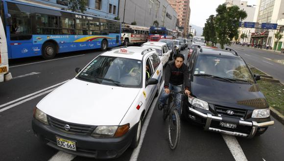 CORREDORES ESPERAN. Ansiada reforma del transporte, que descongestionará Lima, sufre demoras. (Luis Gonzales)
