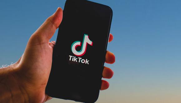Según un informe de Internet 2.0, TikTok solicita excesivos permisos en el dispositivo y recopila cantidades excesivas de datos, mucho más de los necesarios para su funcionamiento.