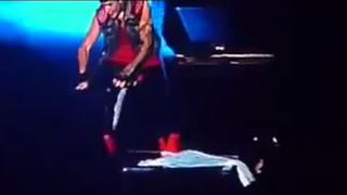 Justin Bieber ‘barrió’ el piso con bandera argentina