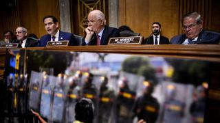 Más de 20 senadores de Estados Unidos piden a Trump amparo migratorio para venezolanos