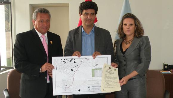 El acuerdo fue firmado en presencia del teniente alcalde de Lima, Eduardo Zegarra Méndez. (Andina)
