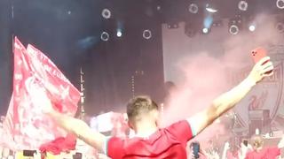 Afición de Liverpool expresa su aliento en el colorido Fan Fest en París [VIDEO]