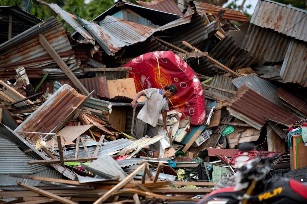 Los potentes terremoto y tsunami que azotaron Indonesia dejaron casi 400 muertos. La mayoría de víctimas se registraron en Palu, una ciudad de 350,000 habitantes en la costa oeste de Célebes. (AFP)