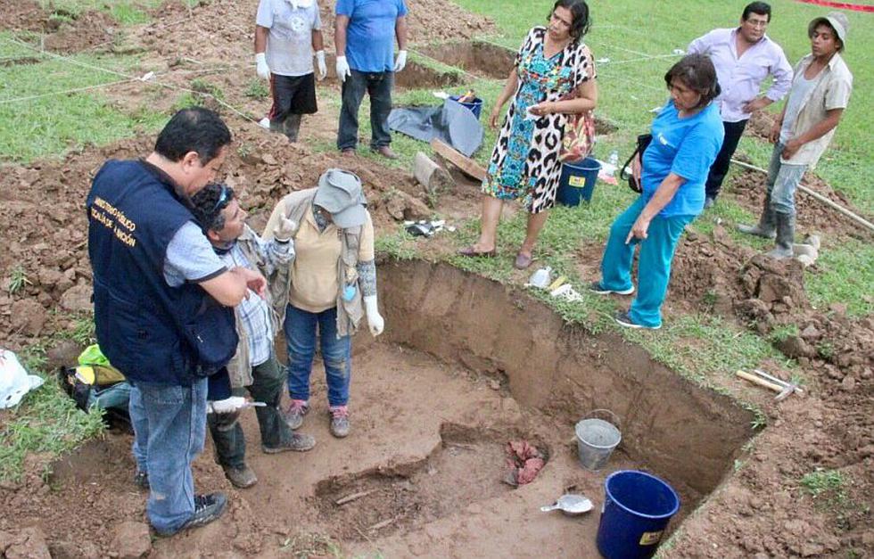 Equipo forense realizó exhumación de un cuerpo en zona de Yanajanca. (Fiscalía)