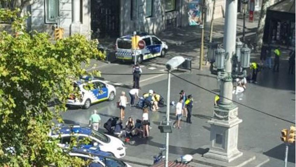 Furgoneta deja varios heridos en la Rambla de Barcelona (Televisa News).