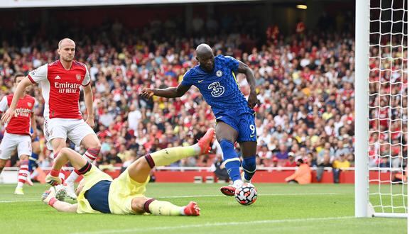 Lukaku solo necesitó 15 minutos para marcar su primer gol con Chelsea y nada menos que ante Arsenal. (Agencias)