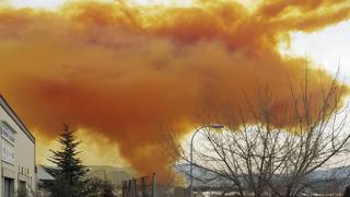 Nube tóxica puso en alerta a España y dejó heridas a 2 personas [Fotos]