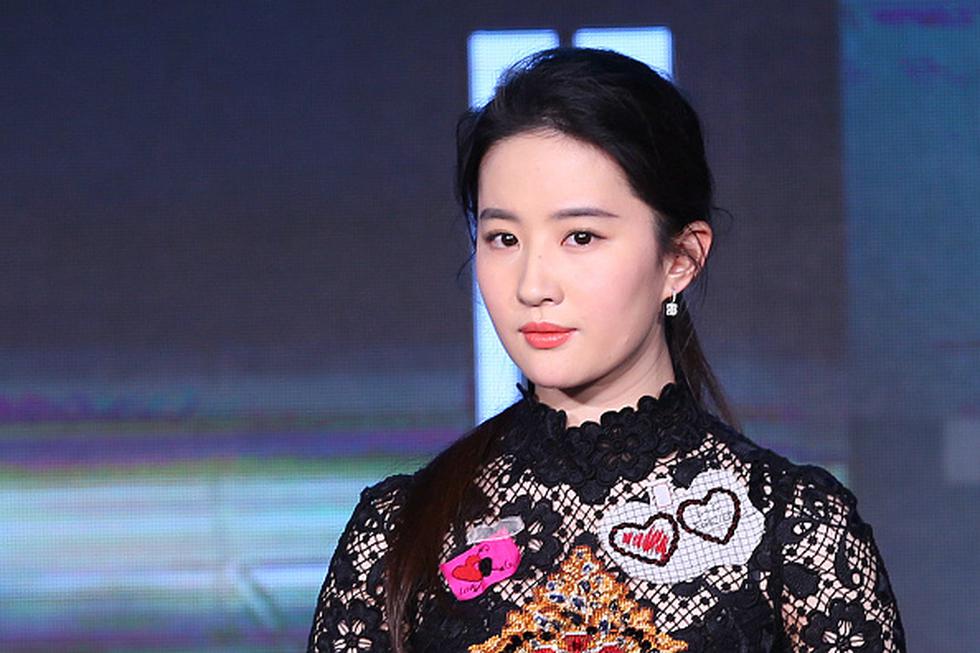 Las críticas le han llovido a la joven actriz tras compartir un mensaje de apoyo a las fuerzas policiales chinas. (Getty Images)