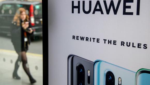 Un analista de Canalys, Mo Jia, asegura que “conseguir el primer puesto es muy importante para Huawei”, ya que así podrá “exhibir la fuerza de su marca”, aunque pronostica que será difícil que se consolide en esa posición (Photo by Tolga Akmen / AFP).