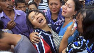 Choque de autobús deja 27 muertos y 16 heridos en Indonesia [FOTOS]