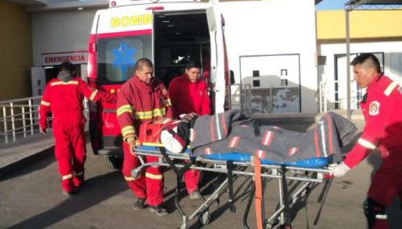 Heridos en accidente de Moquegua fueron trasladados en ambulancias por los Bomberos. (Andina)