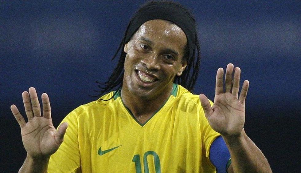 Ronaldinho fue premiado, con justicia, en el 2005 con el Balón de Oro. Lamentablemente, el brasileño se despidió sin pena ni gloria en los cuartos de final de Alemania 2006. (tribunahoje.com)